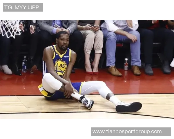 KD表达失望上半场表现优异却遭逆转输球方式令他感到糟糕透顶 KD表达失望上半场表现优异却遭逆转输球方式令他感到糟糕透顶