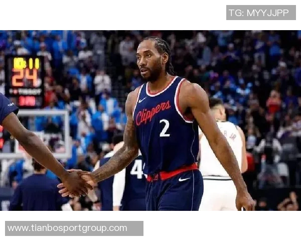 莱昂纳德表现平稳全队最高得分21分但正负值却为负11引人关注